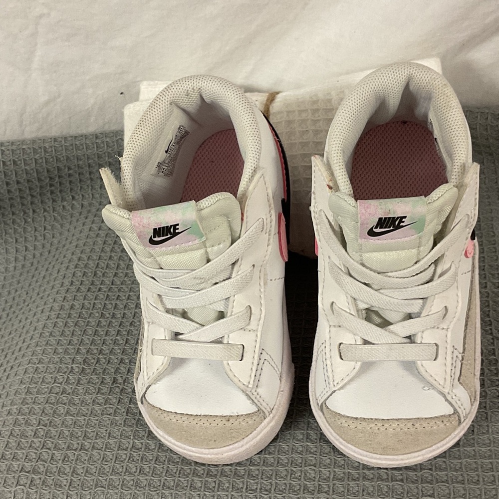 Nike Kids White Sneakers with Pink and black Highlights
